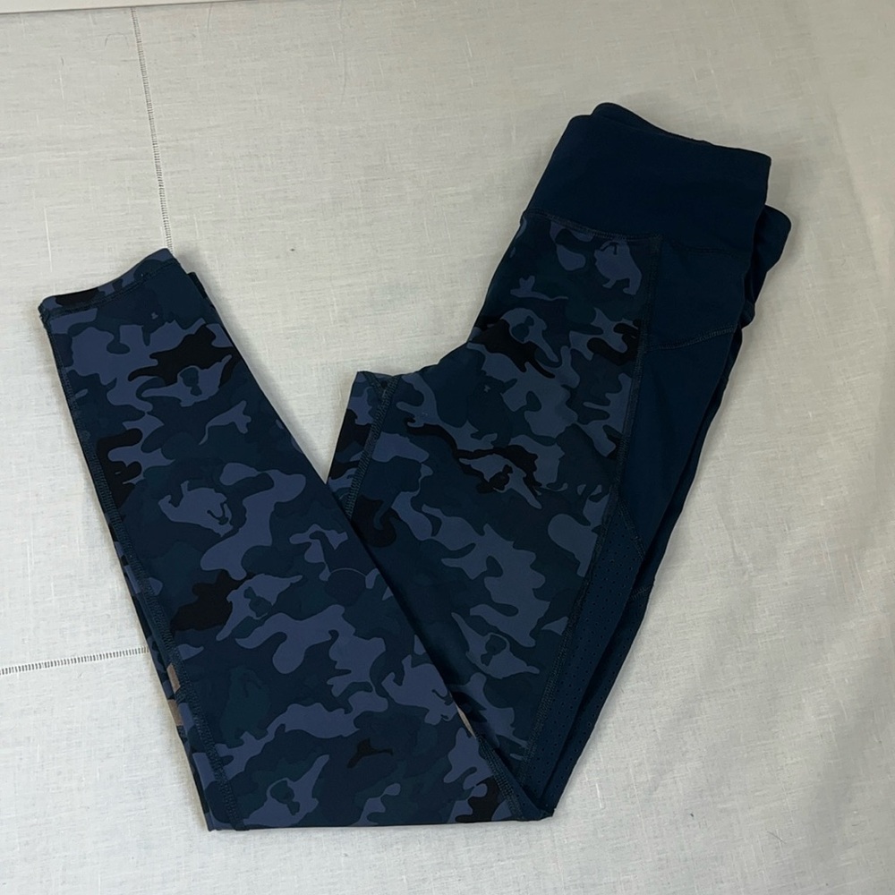 EUC SWEATY BETTY Navy dog Camo bum sculpting Power Leggings Zipper Pocket Small